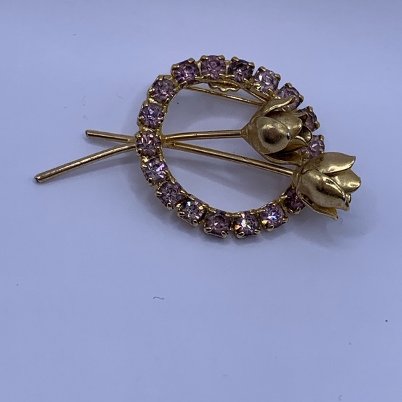 Elegant Gold Floral Brooch with Lilac Rhinestones - Picture 2 of 6